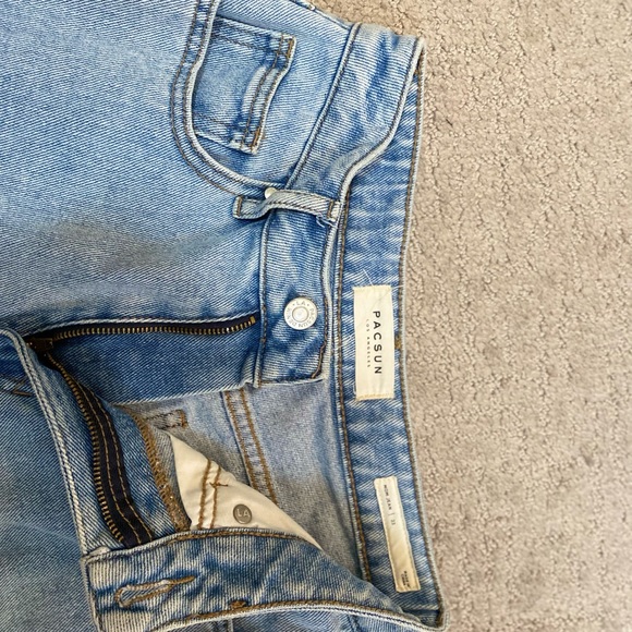 Mom Jeans - Picture 3 of 3